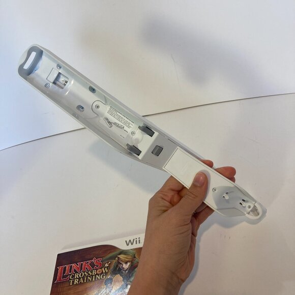 Link's Crossbow Training Wii Game + Official Nintendo Zapper Tested Complete - Picture 8 of 9
